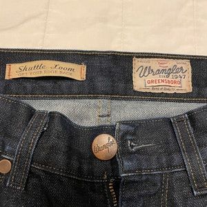 Wrangler denim pants. Dark blue. Straight fit.